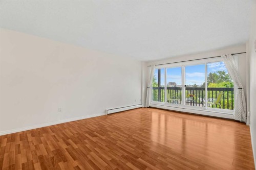 607-8948 Elbow Drive Sw, Calgary, AB - Indoor Photo Showing Other Room
