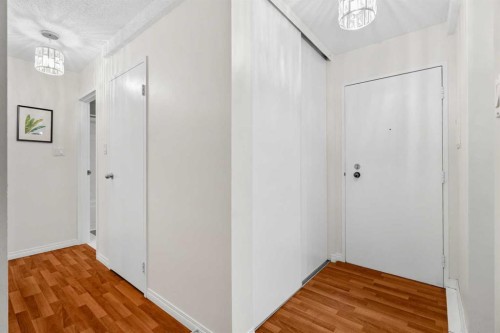 607-8948 Elbow Drive Sw, Calgary, AB - Indoor Photo Showing Other Room