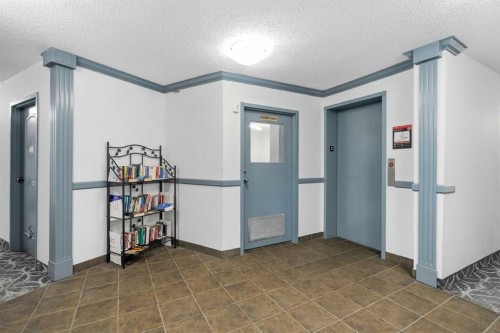 607-8948 Elbow Drive Sw, Calgary, AB - Indoor Photo Showing Other Room