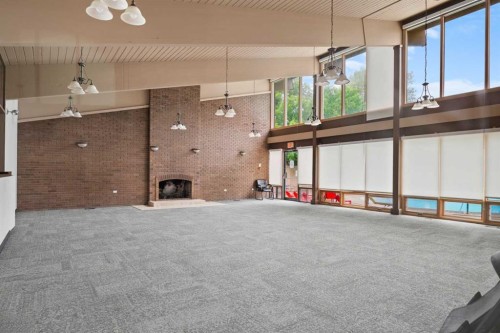 607-8948 Elbow Drive Sw, Calgary, AB - Indoor Photo Showing Garage