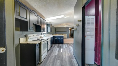 428 57 Avenue West, Claresholm, AB - Indoor Photo Showing Kitchen