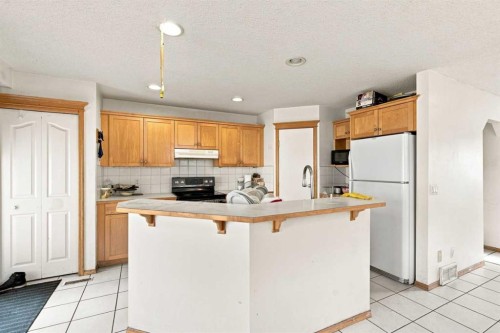 162 Taradale Drive Ne, Calgary, AB - Indoor Photo Showing Kitchen