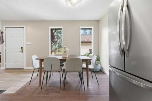 816 Ranchview Circle Nw, Calgary, AB - Indoor Photo Showing Dining Room