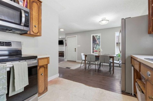 816 Ranchview Circle Nw, Calgary, AB - Indoor Photo Showing Kitchen