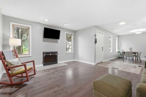 816 Ranchview Circle Nw, Calgary, AB - Indoor Photo Showing Other Room