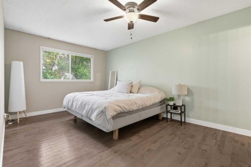 816 Ranchview Circle Nw, Calgary, AB - Indoor Photo Showing Bedroom