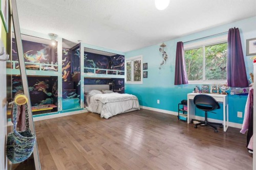 816 Ranchview Circle Nw, Calgary, AB - Indoor Photo Showing Bedroom