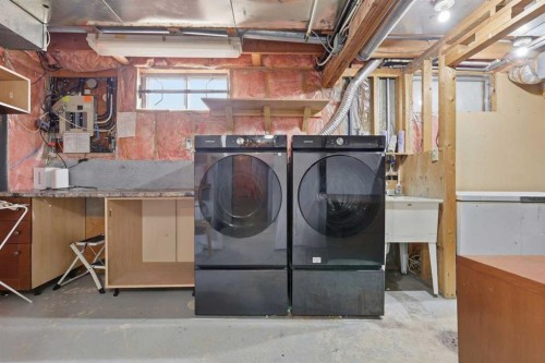 816 Ranchview Circle Nw, Calgary, AB - Indoor Photo Showing Laundry Room