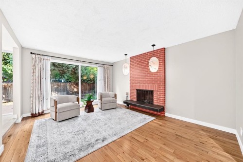 39 Woodfield Crescent Sw, Calgary, AB - Indoor Photo Showing Living Room With Fireplace