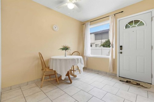 224-999 Canyon Meadows Drive Sw, Calgary, AB - Indoor Photo Showing Dining Room