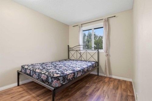 224-999 Canyon Meadows Drive Sw, Calgary, AB - Indoor Photo Showing Bedroom