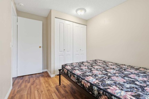 224-999 Canyon Meadows Drive Sw, Calgary, AB - Indoor Photo Showing Bedroom