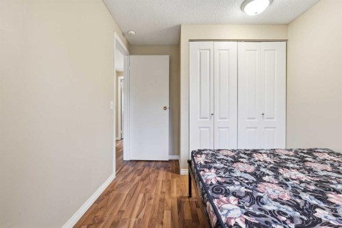 224-999 Canyon Meadows Drive Sw, Calgary, AB - Indoor Photo Showing Bedroom