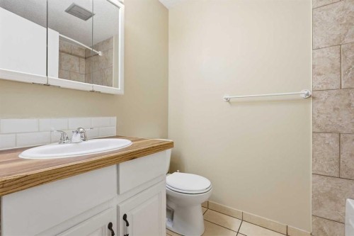 224-999 Canyon Meadows Drive Sw, Calgary, AB - Indoor Photo Showing Bathroom