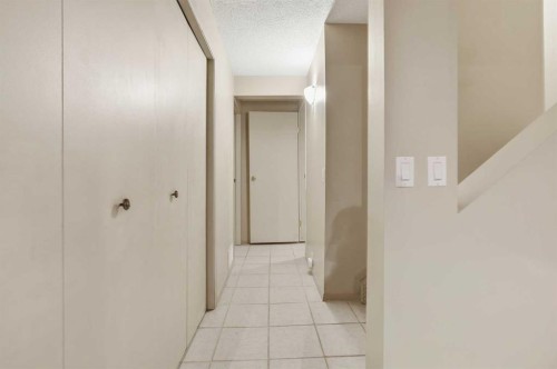 224-999 Canyon Meadows Drive Sw, Calgary, AB - Indoor Photo Showing Other Room