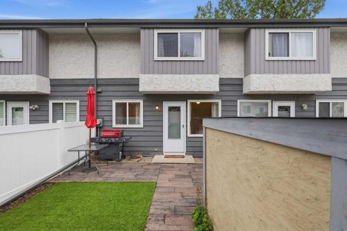 224-999 Canyon Meadows Drive Sw, Calgary, AB - Outdoor