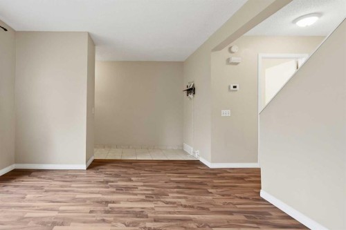 224-999 Canyon Meadows Drive Sw, Calgary, AB - Indoor Photo Showing Other Room