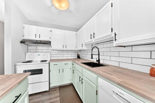 270 Glenpatrick Drive, Cochrane, AB - Indoor Photo Showing Kitchen