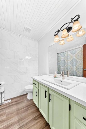270 Glenpatrick Drive, Cochrane, AB - Indoor Photo Showing Bathroom
