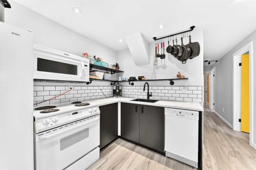 270 Glenpatrick Drive, Cochrane, AB - Indoor Photo Showing Kitchen