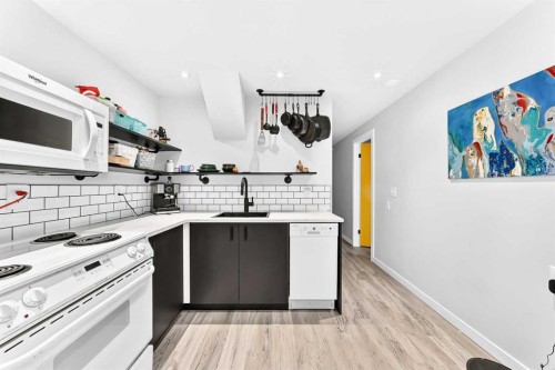 270 Glenpatrick Drive, Cochrane, AB - Indoor Photo Showing Kitchen