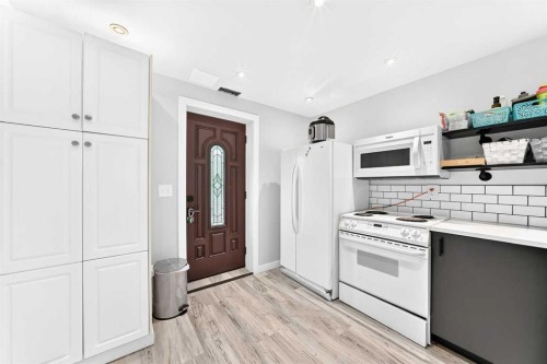 270 Glenpatrick Drive, Cochrane, AB - Indoor Photo Showing Kitchen