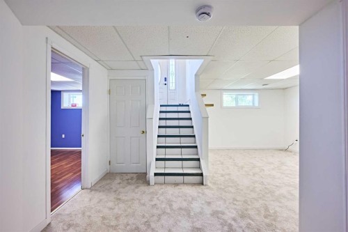 3644 Dover Ridge Drive Se, Calgary, AB - Indoor