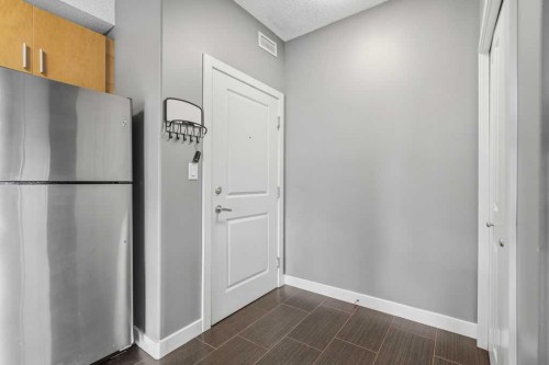 402-11 Millrise Drive Sw, Calgary, AB - Indoor Photo Showing Other Room