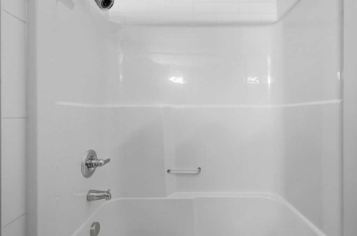 402-11 Millrise Drive Sw, Calgary, AB - Indoor Photo Showing Bathroom