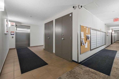 402-11 Millrise Drive Sw, Calgary, AB - Indoor Photo Showing Other Room