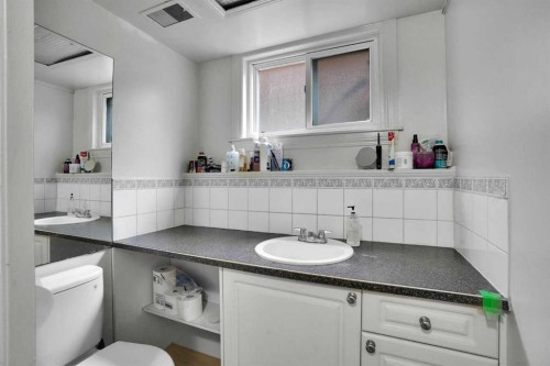 2003 62 Avenue Se, Calgary, AB - Indoor Photo Showing Bathroom
