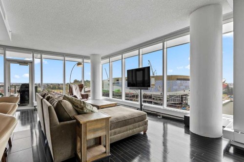 803-433 11 Avenue Se, Calgary, AB - Indoor Photo Showing Living Room