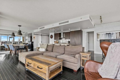 803-433 11 Avenue Se, Calgary, AB - Indoor Photo Showing Living Room