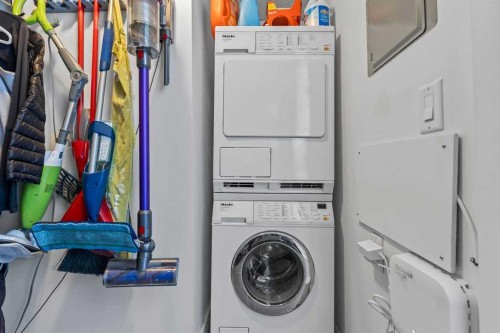 803-433 11 Avenue Se, Calgary, AB - Indoor Photo Showing Laundry Room