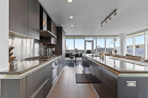 803-433 11 Avenue Se, Calgary, AB - Indoor Photo Showing Kitchen With Double Sink With Upgraded Kitchen