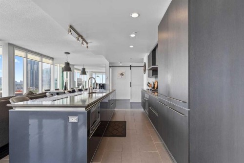 803-433 11 Avenue Se, Calgary, AB - Indoor Photo Showing Kitchen With Upgraded Kitchen