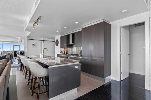 803-433 11 Avenue Se, Calgary, AB - Indoor Photo Showing Kitchen With Upgraded Kitchen