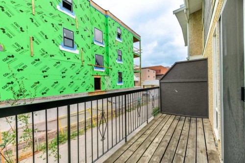 8-643 4 Avenue Ne, Calgary, AB - Outdoor With Exterior