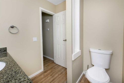8-643 4 Avenue Ne, Calgary, AB - Indoor Photo Showing Bathroom