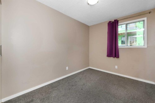 8-643 4 Avenue Ne, Calgary, AB - Indoor Photo Showing Other Room