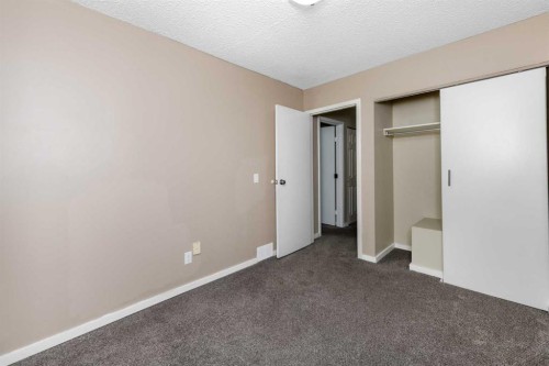8-643 4 Avenue Ne, Calgary, AB - Indoor Photo Showing Other Room