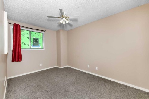 8-643 4 Avenue Ne, Calgary, AB - Indoor Photo Showing Other Room
