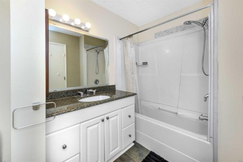 8-643 4 Avenue Ne, Calgary, AB - Indoor Photo Showing Bathroom