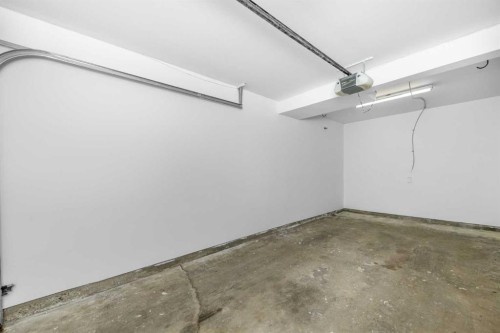8-643 4 Avenue Ne, Calgary, AB - Indoor Photo Showing Garage