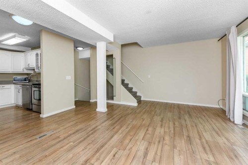 8-643 4 Avenue Ne, Calgary, AB - Indoor