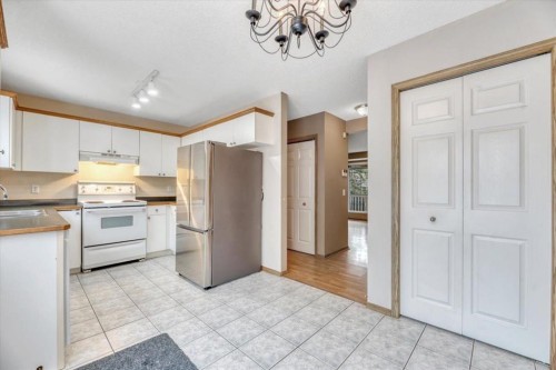 131 Hidden Way Nw, Calgary, AB - Indoor Photo Showing Kitchen