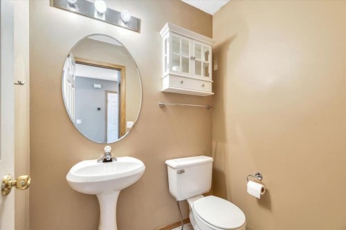 131 Hidden Way Nw, Calgary, AB - Indoor Photo Showing Bathroom