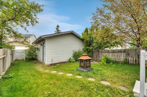 131 Hidden Way Nw, Calgary, AB - Outdoor