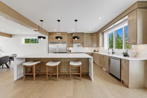 49 Rockhaven Green Nw, Calgary, AB - Indoor Photo Showing Kitchen With Upgraded Kitchen