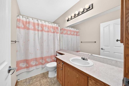168 Somerglen Common Sw, Calgary, AB - Indoor Photo Showing Bathroom
